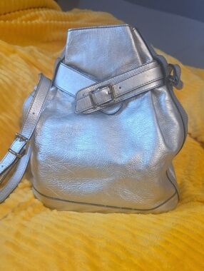 Furla Metallic Silver Leather Shoulder/Crossbody Bucket Bag
